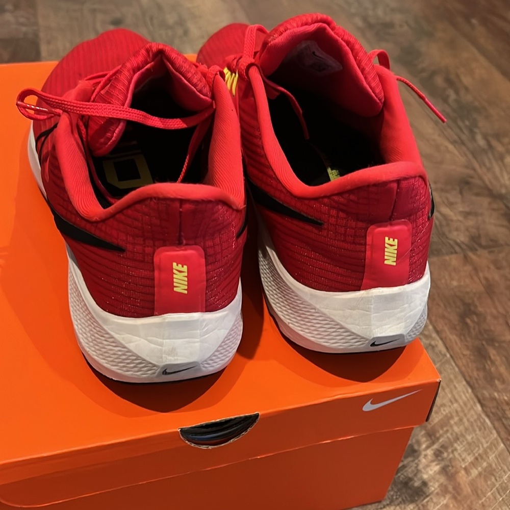 MENS NIKE RED PEGASUS SNEAKER - Picture 4 of 6